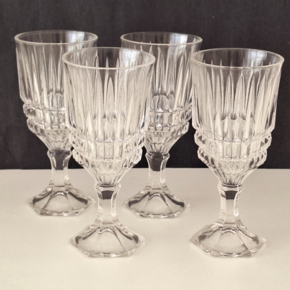 Fostoria Heritage wine glasses - set of 4 - vintage